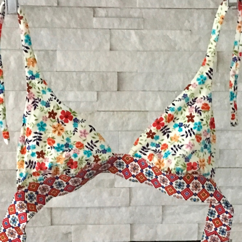 *SOLD* VICTORIAS SECRET BIKINI TOP SIZE MEDIUM